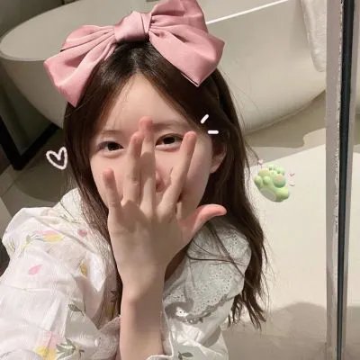 坐推土机的少女